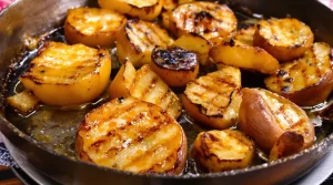 Pommes de terre au four : mon astuce toute simple pour les rendre ultra croustillantes, à tous les coups